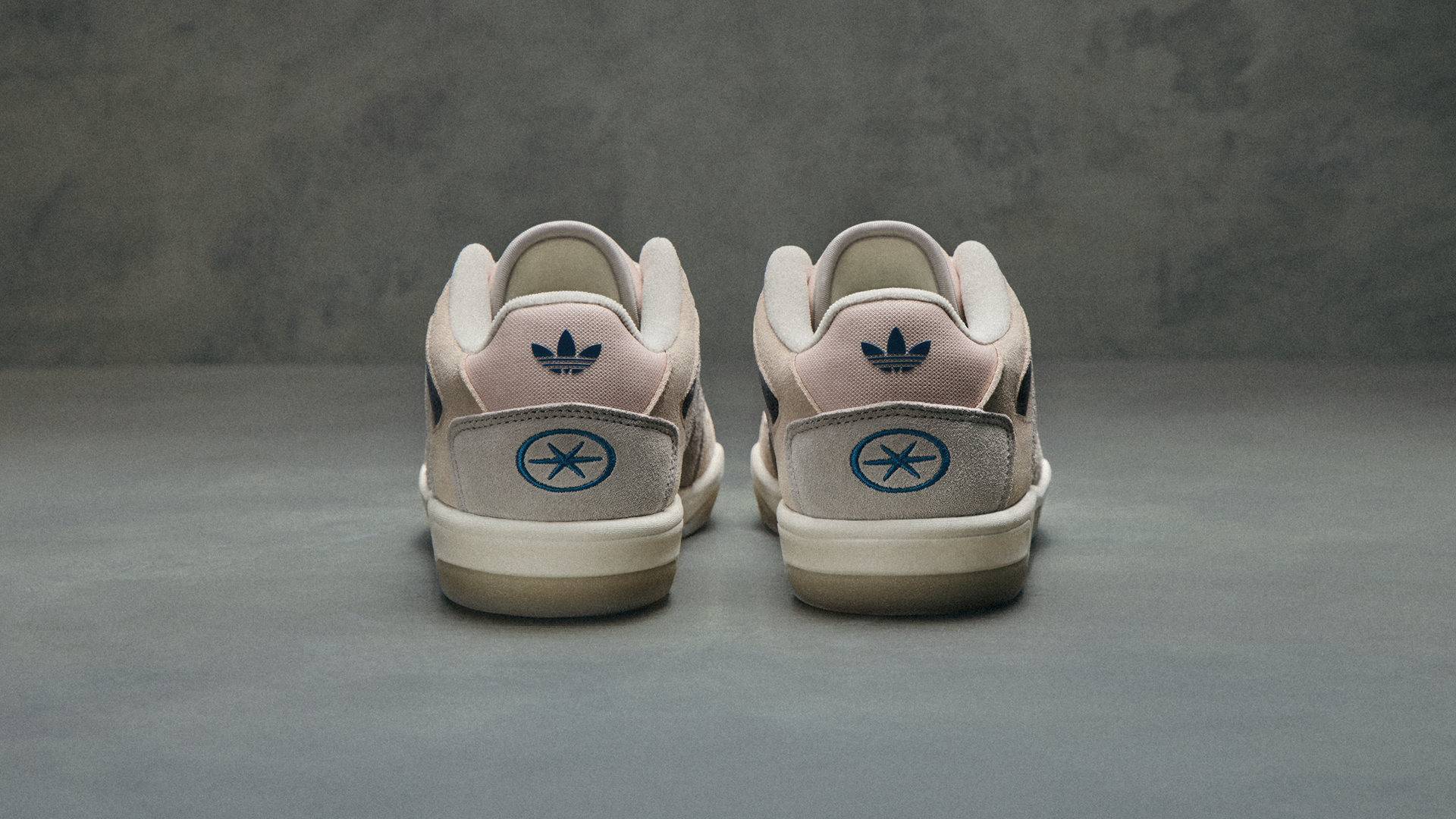 Dettaglio adidas BadBo 1.1 Bad Bunny